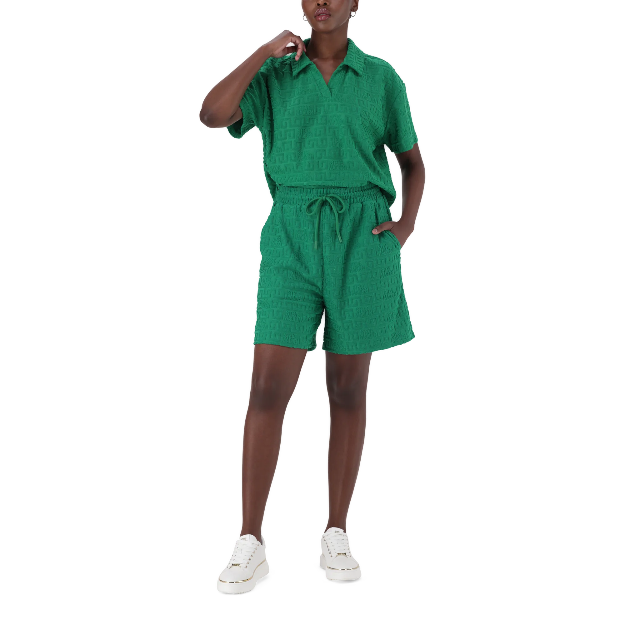 Steve Madden BELLA EMERALD EMBOSSED LOGO JOGGER SHORTS