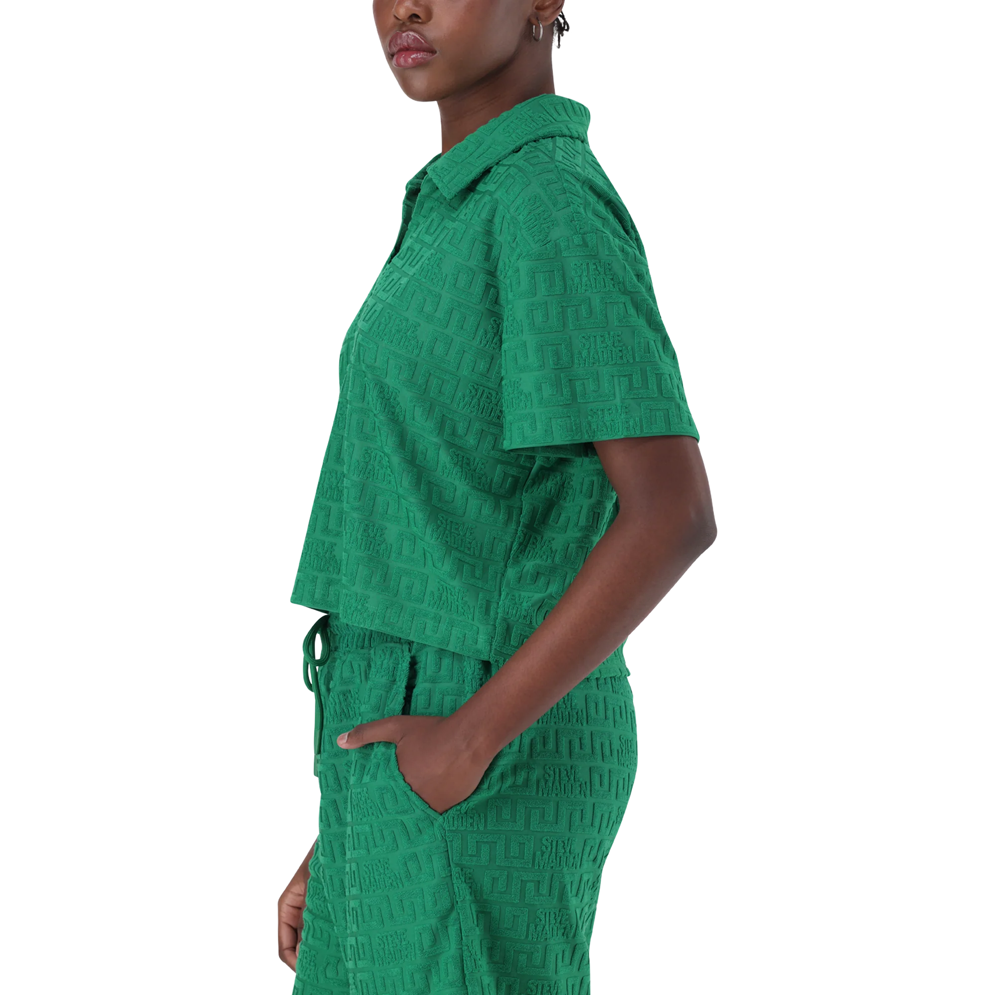Steve Madden TESSA EMERALD EMBOSSED LOGO TOP WITH COLLAR