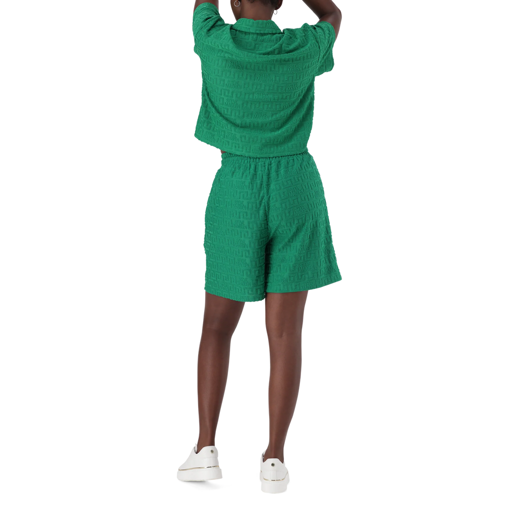 Steve Madden BELLA EMERALD EMBOSSED LOGO JOGGER SHORTS