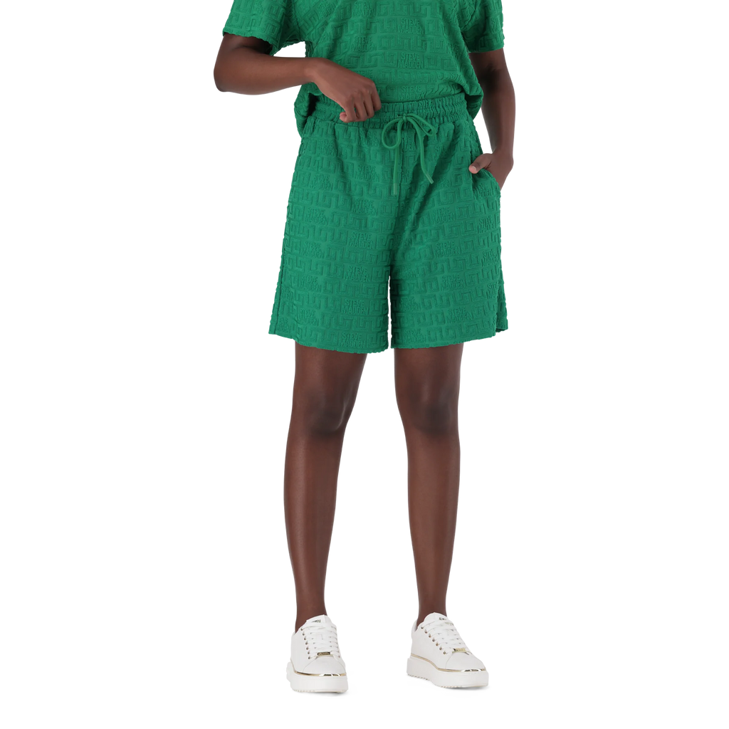 Steve Madden BELLA EMERALD EMBOSSED LOGO JOGGER SHORTS
